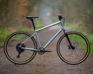 Marin Kentfield 2 bike profile image on a gravel road