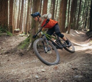 Marin ambassador Brendan Carberry, descending a trail aboard a Rift Zone 1.