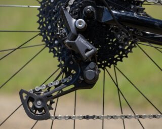 Marin Larkspur 2 drivetrain detail image.