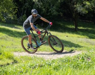 Rider Erich descending on a Marin Bobcat Trail 4.